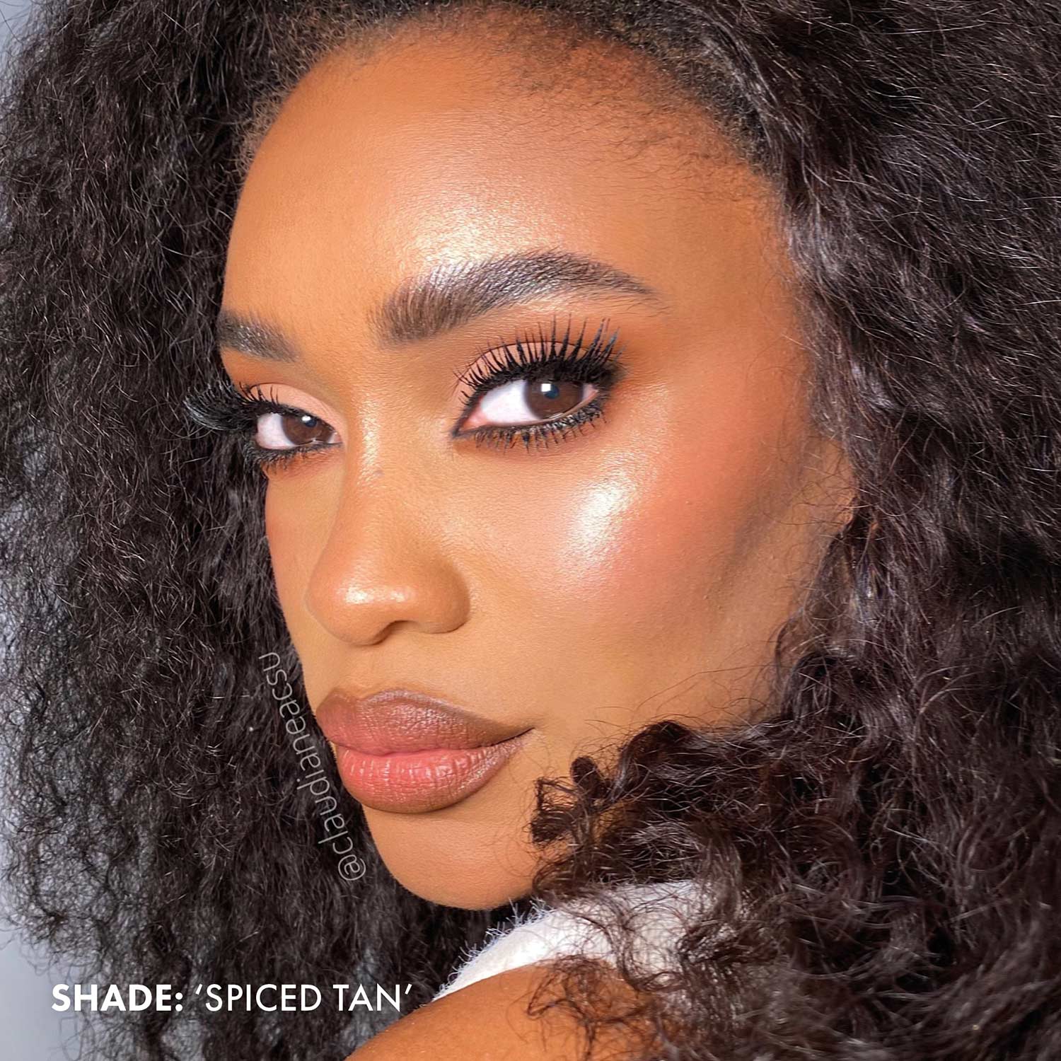 SHEER BRONZE (BRONCEADOR LÍQUIDO)